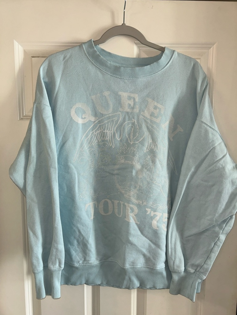 American Eagle Queen Graphic Crewneck Sweatshirt size S